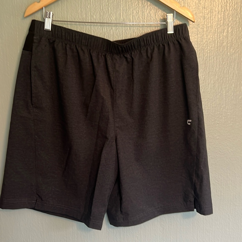Mens Caleo shorts. Size Large